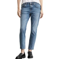 Jeans Model Theda boyfriend