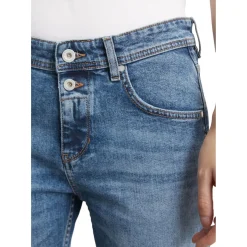 Jeans Model Theda boyfriend