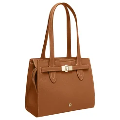 Shopper Farah M