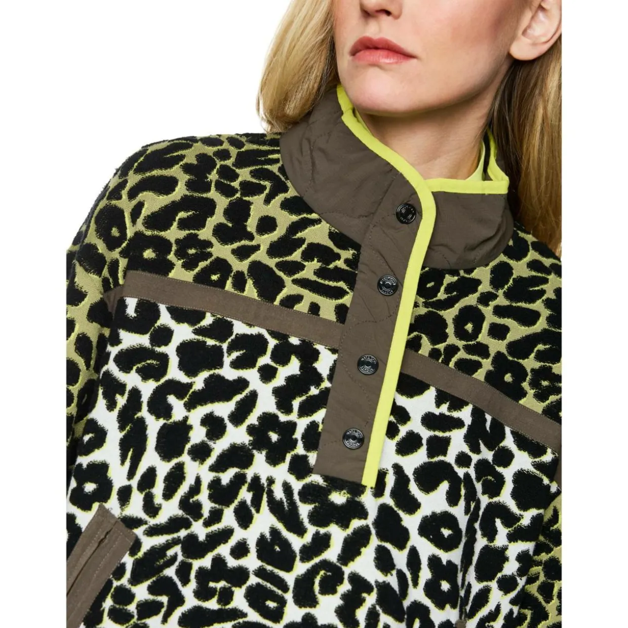 Trekking pullover mit 3d-effekt-strick